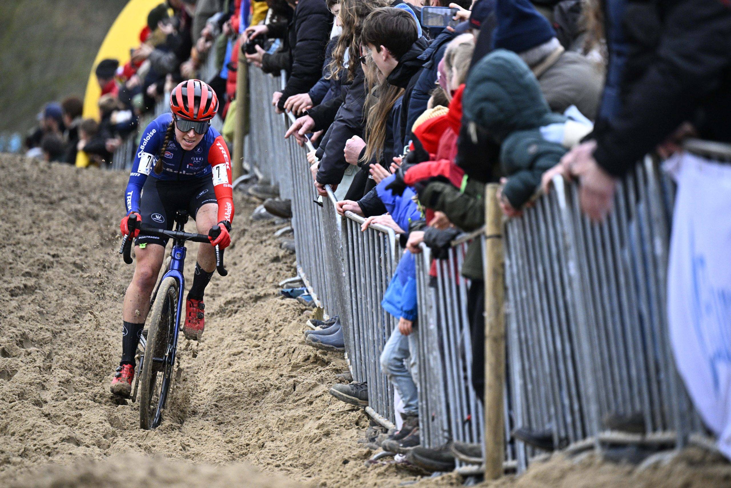 Dominante Shirin Van Anrooij gaat van start tot finish aan de leiding