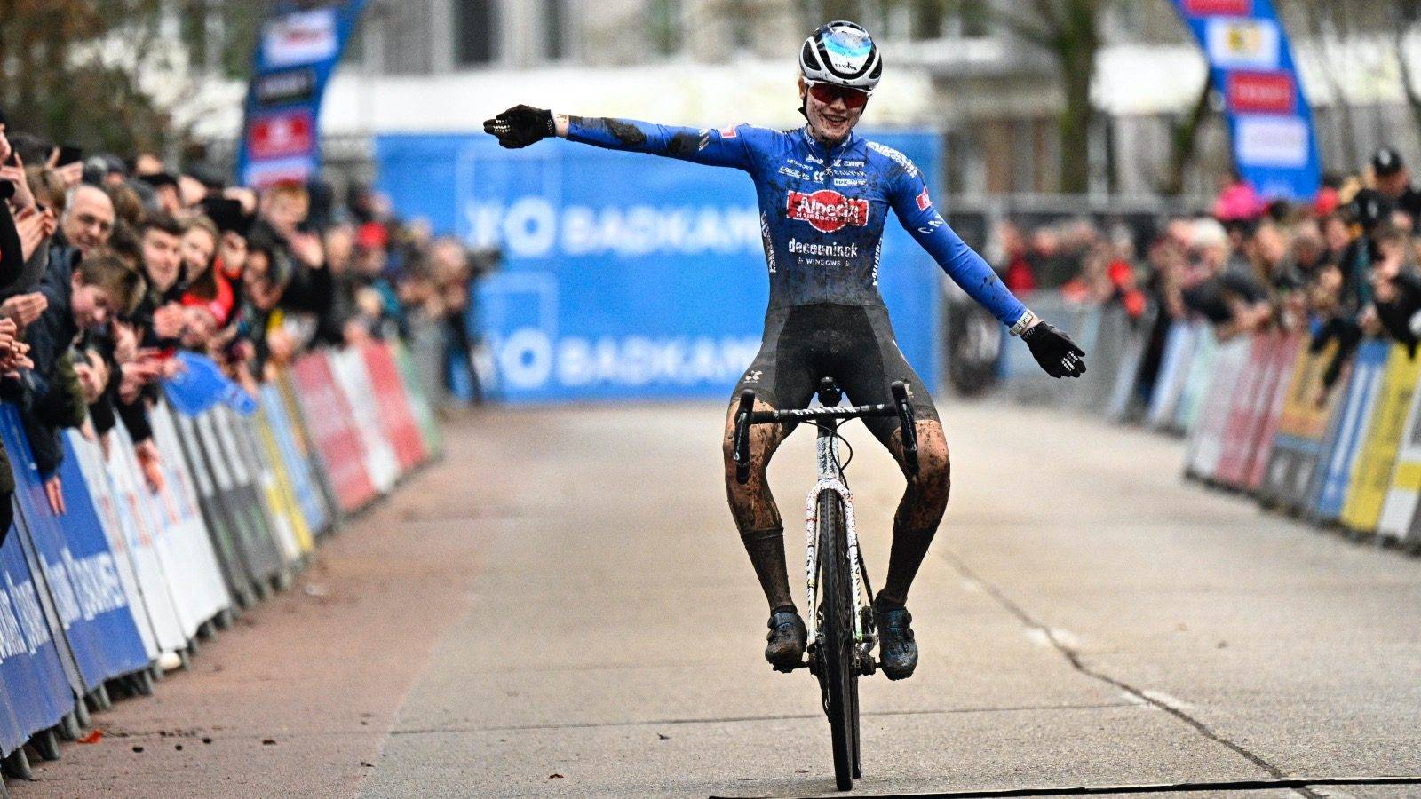 LIVE FEED Action pictures of the 'Herentals Crosst' cyclocross cycling event on Tuesday 03 January 2023 in Herentals, the fourth stage in the X2O Badkamers 'Trofee Veldrijden' competition.
BELGA PHOTO JASPER JACOBS
